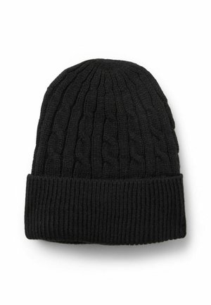 Zwarte gebreide beanie met kabelpatroon aan de bovenkant en geribde manchet aan de onderkant, gemaakt van zacht, textuurrijk materiaal, geschikt voor koude weersomstandigheden.