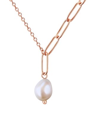 Collana in oro rosa con pendente di grande perla bianca irregolare. La catena presenta maglie allungate e una piccola perla rotonda alla base.