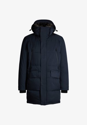 Navy gefütterter Mantel mit hohem Kragen, abnehmbarem Kapuzen, zwei Reißverschluss-Brusttaschen und zwei großen Fronttaschen. Weiche, strukturierte Fütterung.