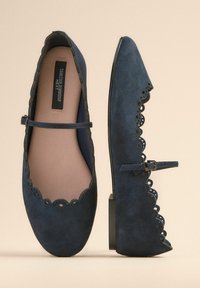 TABITHA SIMMONS ELFIE SCALLOPED-REGULAR FIT - Ballerine con cinturino - navy