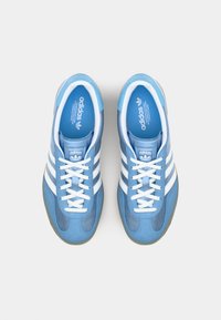 adidas Originals GAZELLE INDOOR - Sporta apavi - footwear white
