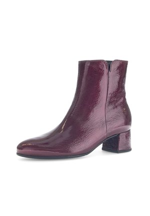 Bottine bordeaux en cuir verni avec un bout pointu, un dos fendu et un talon carré épais pour plus de stabilité.