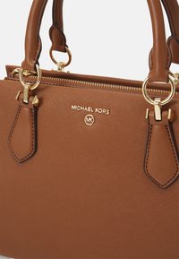 MICHAEL Michael Kors MARILYN  brązowy