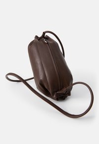 Marimekko PIKKU KARLA UNISEX - Skulderveske - dark brown