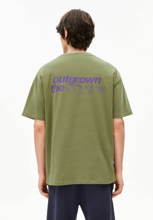 MAARKOS OUTGROWN - T-shirt print - fatigue green