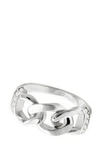 Bague en argent sterling avec un design de chaîne liée, finition mate, agrémentée de petites pierres précieuses claires de chaque côté.