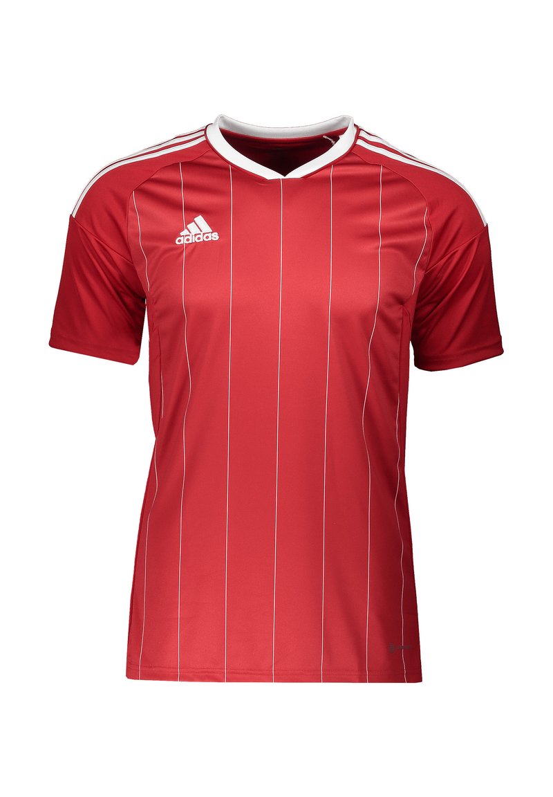 Maillot de sport rouge avec des rayures blanches, à manches courtes et col en V. Fabriqué en tissu lisse et respirant. Logo Adidas affiché.