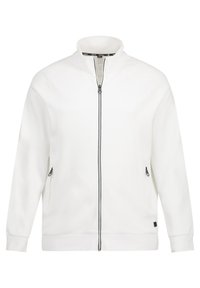 Chaqueta blanca con cremallera y cuello alto, que cuenta con dos bolsillos laterales, puños acanalados y una tela texturizada. Diseño simple con acentos de cremallera en contraste.
