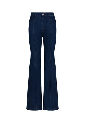 Granatowe, wysokowalne dzwony dżinsowe z guzikiem z przodu, przeszyciami i przednimi kieszeniami, prezentowane na białym tle.