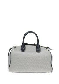 Borsa in canvas con manici e dettagli in pelle nera, caratterizzata da un motivo testurizzato bianco e grigio, forma tondeggiante e chiusura con zip.