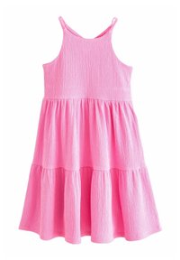 Różowa sukienka bez rękawów wykonana z teksturowanej tkaniny, z warstwowym fasonem, rozkloszowaną spódnicą i cienkimi ramiączkami.