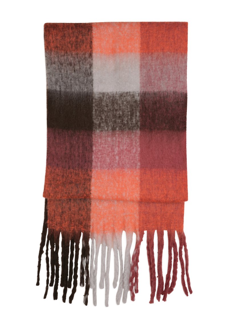 Wollen sjaal in een multicultureel ruitpatroon met oranje, rood, grijs, bruin en witte tinten; afgewerkt met lange franjes aan de randen.