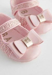 Baker by Ted Baker Babacipők - pink