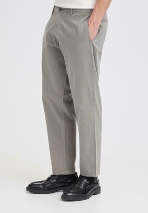 CFPEPE GARMENT DYED - Chino-püksid - moon mist