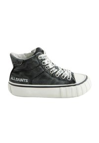 Czarne trampki typu high-top z denimu, białymi sznurówkami, gumowym noskiem i przeszyciami. Widoczne logo marki z boku.