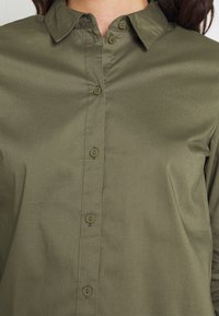 JDY JDYMIO SHIRT - Blusa com botões - kalamata
