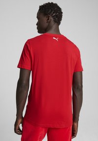 Puma SCUDERIA FERRARI RACE BIG SHIELD - Marškinėliai su spaudiniu - rosso corsa