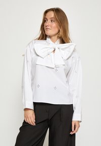 Minus LUMI - Pluus - cloud dancer