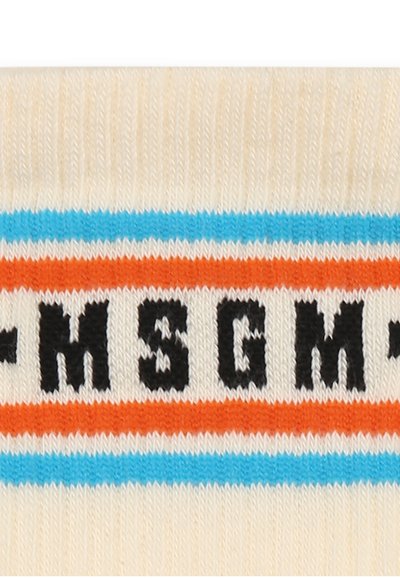 Chaussettes en tricot crème avec des rayures horizontales bleu et orange, portant des lettres noires en gras épelant "MSGM" au centre.