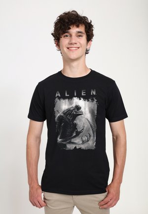 - T-shirt z nadrukiem