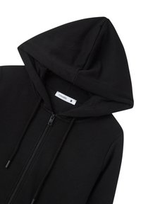 Felpa nera con zip realizzata in morbido tessuto, dotata di un ampio cappuccio, lacci e un'etichetta con la dicitura "Terranova" di taglia S.