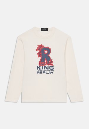 Długo rękawowa koszulka z kremowej bawełny z wyrazistą grafiką w kolorze czerwonym i granatowym oraz napisem „KING of BLUE JEANS REPLAY” i stylizowaną literą „R.”