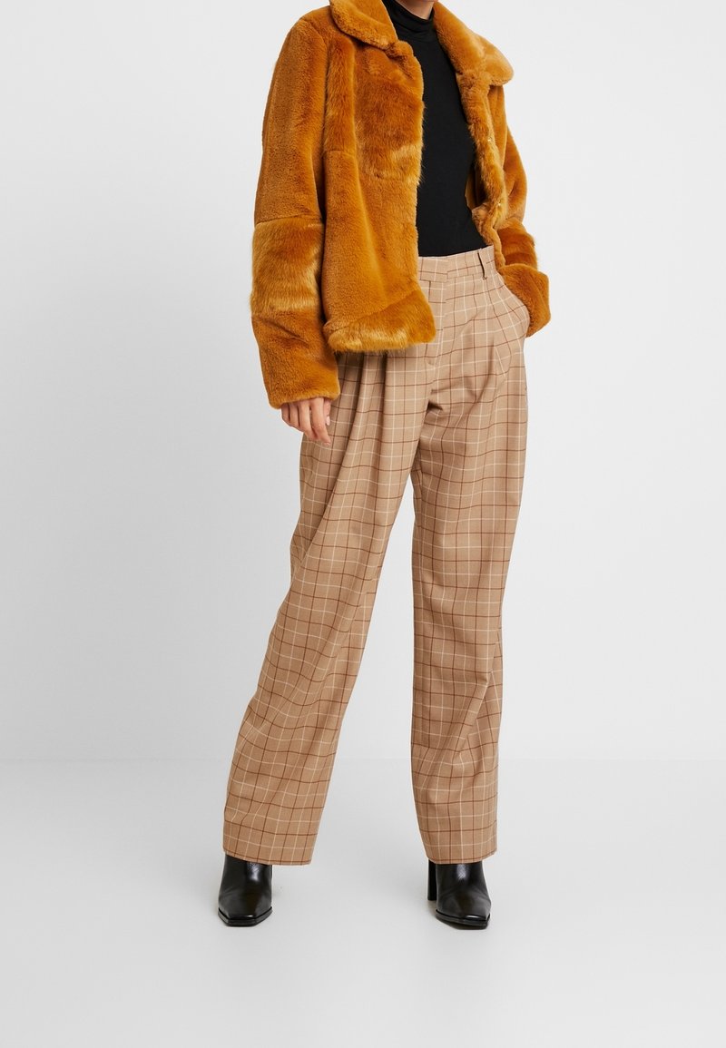 Object Mantel - mustard yellow