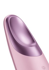 Rund enhet med en mjuk rosa utsida och glänsande ljuslila insida. Slät yta med en diskret logotypdetalj nära basen.