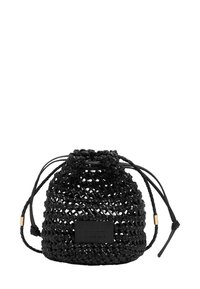 Mały czarny pleciony woreczek ściągany sznurkami z plecionymi koralikami i prostokątną etykietą z przodu na białym tle.