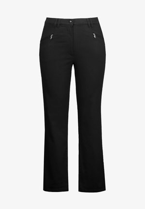 Zwarte broek van gladde stof, met een rechte pijp, twee voorzakken met rits en een knoopsluiting.