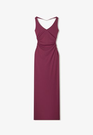 Robe maxi mauve avec une silhouette ajustée, décolleté en V et bretelles croisées. Fabriquée en tissu doux et extensible avec une texture lisse.