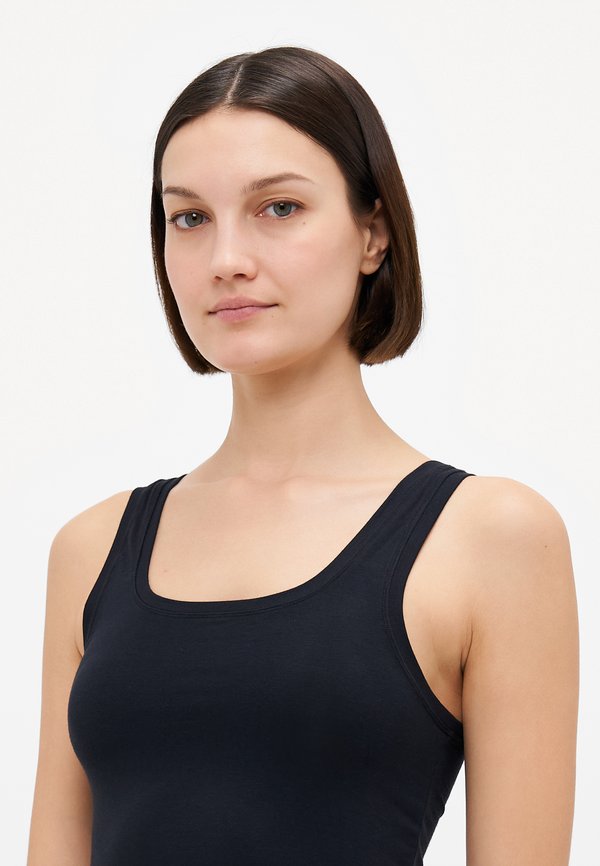 ADRIANNE - Undershirt4