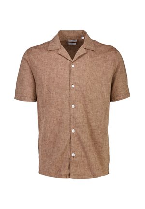 Chemise boutonnée en lin marron à manches courtes avec col cubain et boutons blancs, présentée sur fond blanc.