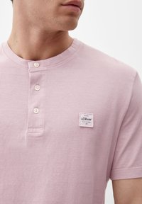 s.Oliver MIT HENLEY-AUSSCHNITT - Jednoduché tričko - altrosa