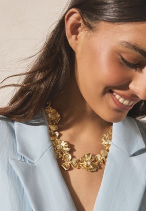 Next, STATEMENT FLORAL SPARKLE NECKLACE . - Halskette - gold-coloured