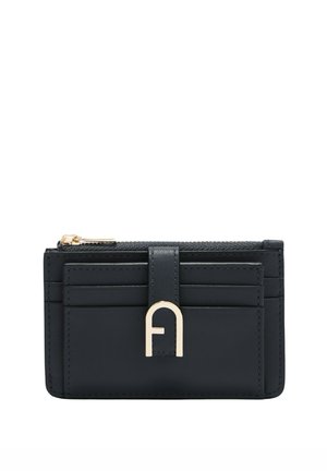 Portefeuille en cuir noir à finition texturée, doté de plusieurs emplacements pour cartes, d'une sangle avant et d'un accent logo en ton doré. Fermeture éclair.