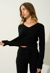 CHELSEA - Sweter
