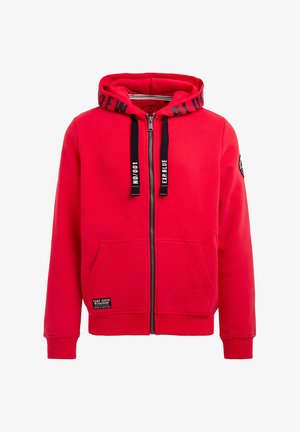 Felpa rossa con zip e cappuccio regolabile. Presenta dettagli blu navy sul cappuccio e sulle zip. Include due tasche frontali e un'etichetta con il logo.