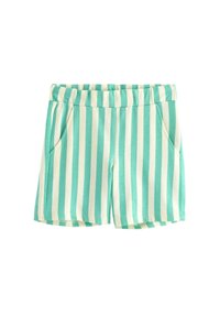 Ljust gröna och krämfärgade randiga shorts med elastisk midja. Har två sidfickor och en avslappnad passform. Tillverkade av mjukt bomullstyg.