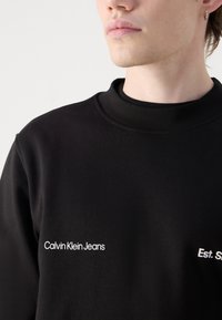 Calvin Klein Jeans 1978 CREW NECK - Melegítőfelső - black