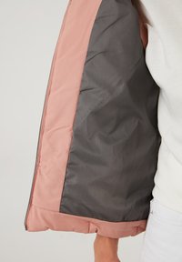 LELA REGULAR FIT - Strukirani kaput - powder pink