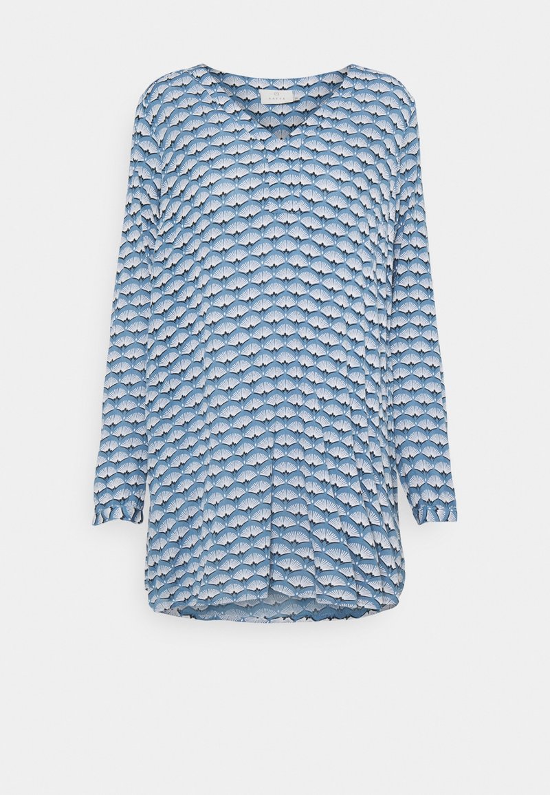 Chemise à manches longues bleue avec un décolleté en V et un motif en éventail répétitif dans des couleurs claires, fabriquée à partir d'un tissu lisse et léger.