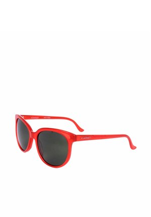 Occhiali da sole con montatura rossa, lenti nere e aste sottili, inclinati verso destra, con il marchio "Vuarnet" sulla stanghetta.