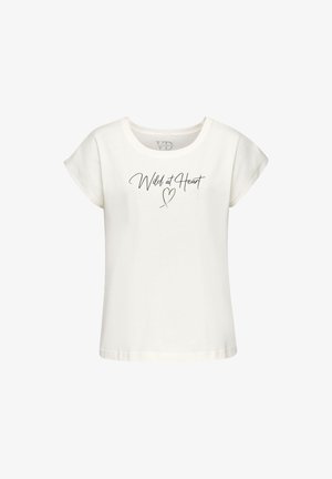 Valge puuvillane T-särk lühikeste varrukatega, ümar kaelus ja "Wild at Heart" tekst musta kaldkirjaga trükituna ees.