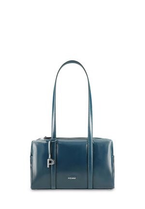 Blaue rechteckige Lederhandtasche mit langen Henkeln, silbernem Reißverschluss und kleinem "P" Anhänger an der Vorderseite.