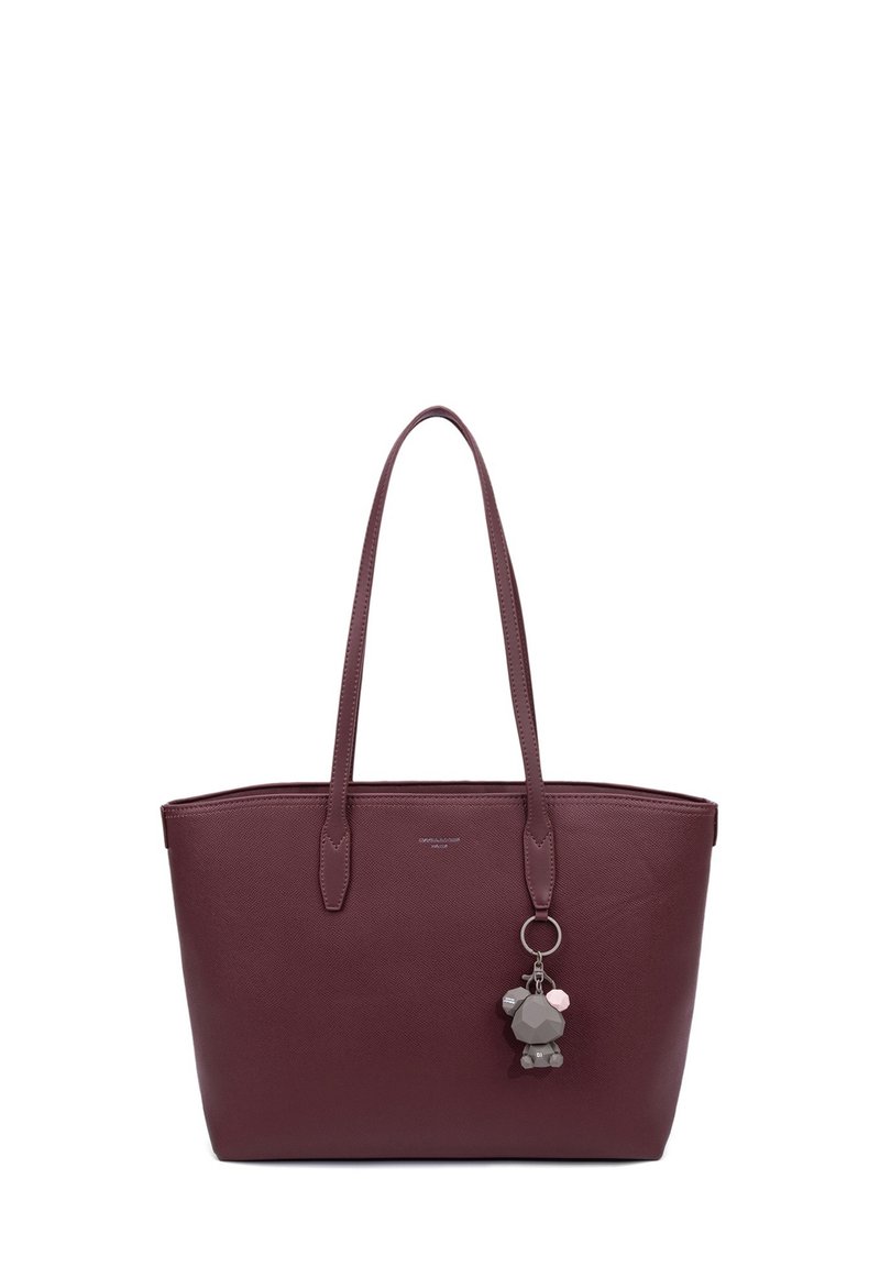 Borsa a tracolla bordeaux con superficie texture, due manici lunghi e un accessorio portachiavi con un ciondolo a forma di orso e accenti colorati.