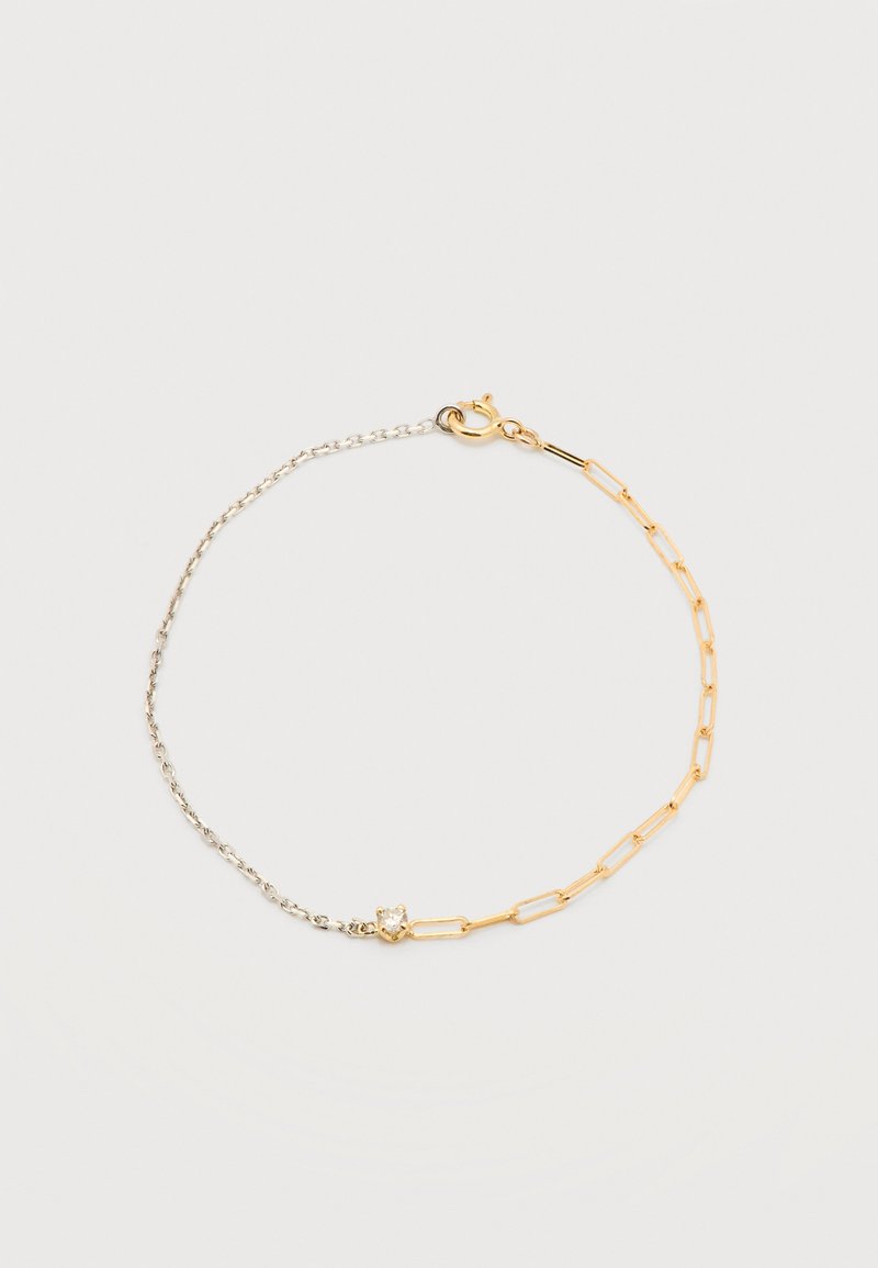 Βραχιόλι αλυσίδας από χρυσό και ασ ήμι με επιμήκη συνδέσμους, που διαθέτει μια μικρή διαφανή πέτρα και κούμπωμα με κλιπ αστακού.