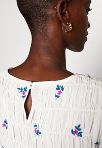 YAS Tall YASMILA - Μπλούζα - star white