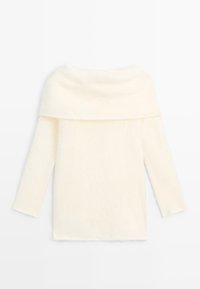 Haut à épaules dénudées et manches longues en tissu crème doux, avec une coupe décontractée et une texture duveteuse, présentant un design simple et épuré.