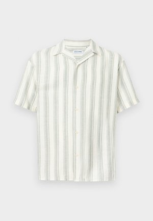 Herenoverhemd met korte mouwen en knopen aan de voorkant, groene verticale strepen op off-white stof en een campkraag.
